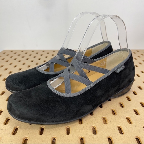Mephisto Women’s Bayka Strappy Mary Jane Black Suede Low Wedge Size 7.5 - Picture 2 of 9